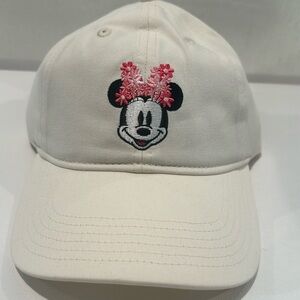 NWT Disney Minnie Mouse Ladies White Cap with adjustable back.
